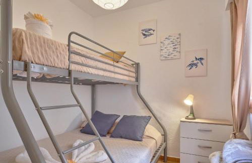 Sunny Coastal Retreat with Pool & Terrace - Foto 25