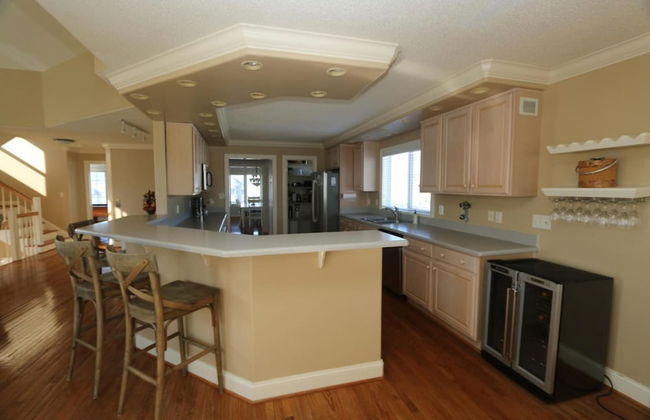 Coastal Escape w Pool Pool Table Walk to Beach - Foto 33