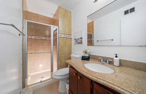 Marbella Lane - Serene and Pristine 2BR Home - Foto 28