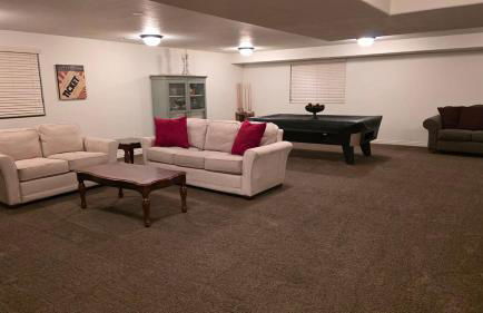 Wasatch Retreat 5 bed 3 5 bath pool table game room - Photo 35