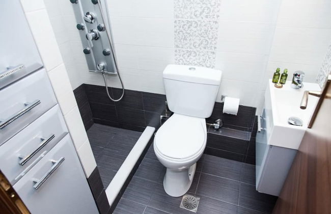 Elegant & Spacious Apt. with Sea View - Photo 24