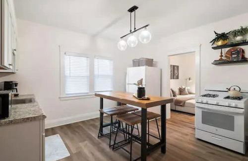 Newly Renovated - Professionally Designed - 2 BR - Foto 13