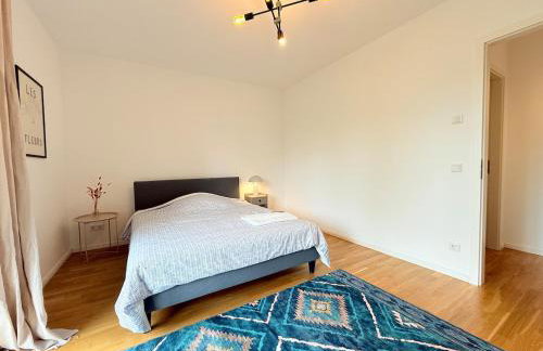 New-three room-Entire Apartment with two Balconies & Garage, Central-Fast Access to City Center - Barmbek -Stadtpark - Foto 10