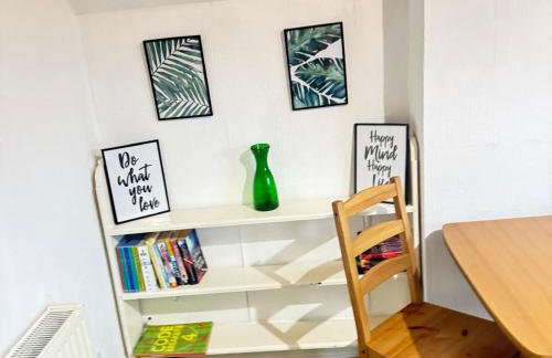 BUDGET APARTMENT - quiet, compact, FREE PARKING & WiFi easy access to Cardiff - LONG TERM OFFER! - Foto 6