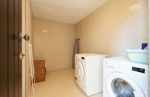 Beach Villa with Jacuzzi & Garage by HostWise - Foto 59