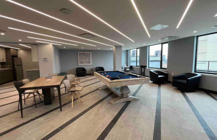 Peaceful Quiet Spacious New Modern Penthouse 3-Bedroom Apartment with a Balcony - Foto 21