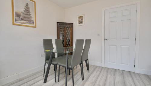 Clothier House - Stylish 3Bed Haven, WiFi & Driveway Parking - Foto 4