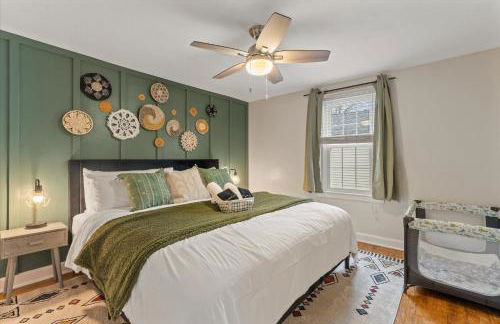 5 Mins to UND - Cozy 4BD with BBQ & Pool Table - Foto 32