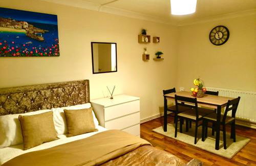 Heart of Telford Stylish 2-Bedroom - Photo 4