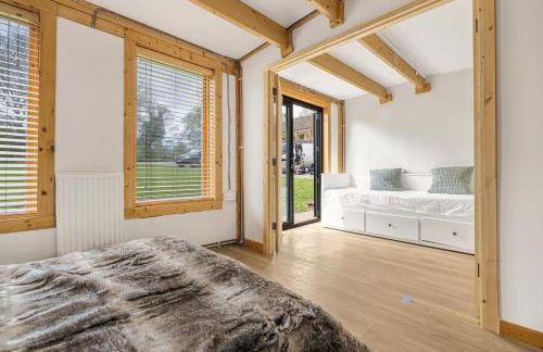 Countryside Cabin on 5 Acres Countryside with Outdoor Firepit, Cinema and converted Stables - Foto 27