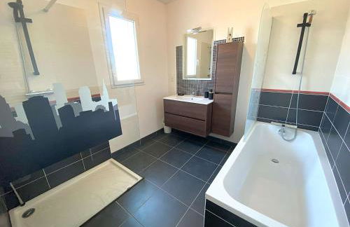 Maison avec WIFI, jardin clos et terrasse, à 500m de la mer et du GR34, Île Grande - FR-1-368-13 - Foto 10