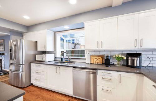 Stylish 3BR Home EV Outlet Near Light Rail - Foto 15