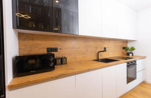 Apartment - free parking in garage , mountain and seaview , quiet neighbourhood - Photo 8