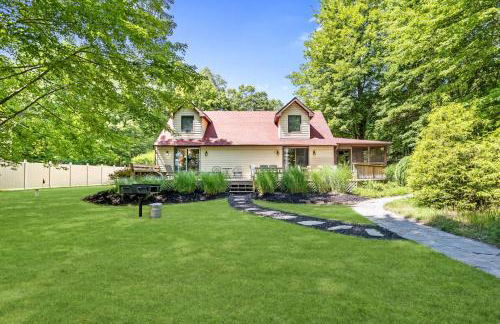 Impressive Dual Woods and Lake Homes That Sleep 32 - Foto 66