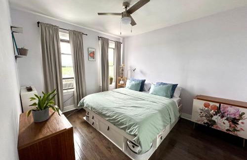 Sunny Jersey City 1BR, 25 min to NYC, 15min to EWR, King Bed, Hammock & Park Views - Foto 1
