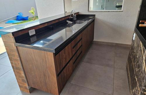 Linda Casa Nova e com piscina - Foto 21