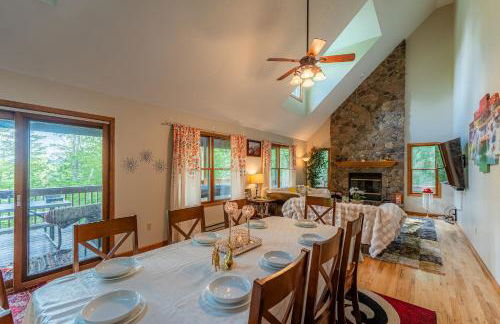 Leaf Peeper's - HUGE deck, pizza oven, Pac-man! - Photo 31