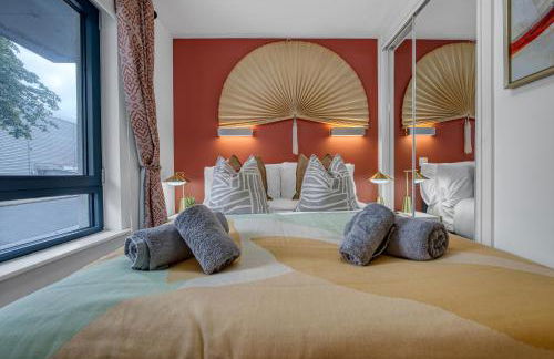 Ocean Village 1-Bedroom Luxurious, Stylish & Cosy Apartment, Central Location in Southampton, Sleeps 4 - by Blue Puffin Stays - Photo 16