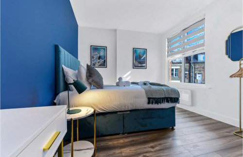 Lovely Two Bedroom with Ensuite Bathrooms - Photo 17