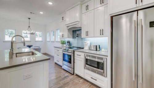 Stylish townhome near AT&T Stadium, Globe Life, Six Flags & More - Foto 3, stove, dishwasher, pet friendly, toaster, minibar