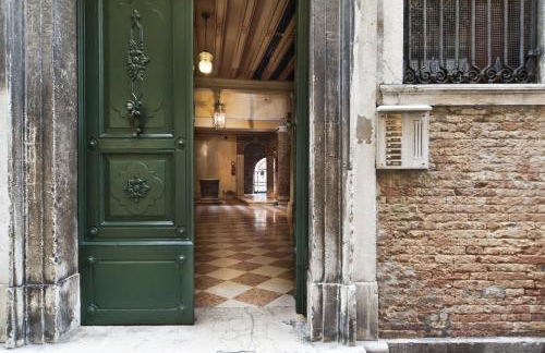Elegant apartment with LIFT in historical 1600 Palace, a few min walk from San Marco Square - Foto 22