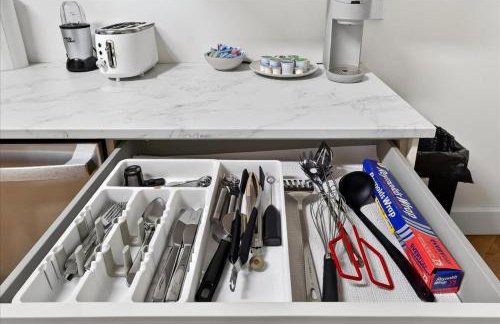 Cozy 2-Floor Home 5BR 3BA 2 Kitchens Backyard - Foto 31