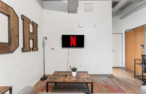 Downtown Loft l Cleveland l Parking l Cafe - Photo 13