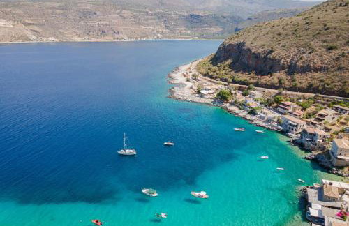 Yerma Suites Limeni - Photo 24