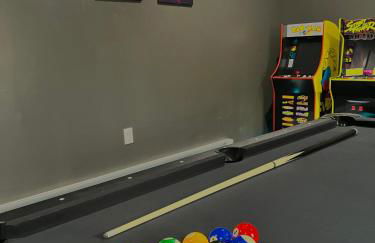 AMAZING Home with PRIVATE POOL, GAME ROOM & FIRE PIT! - Foto 38