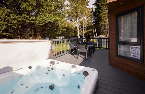 Pine Lodge with Hot Tub - Foto 37