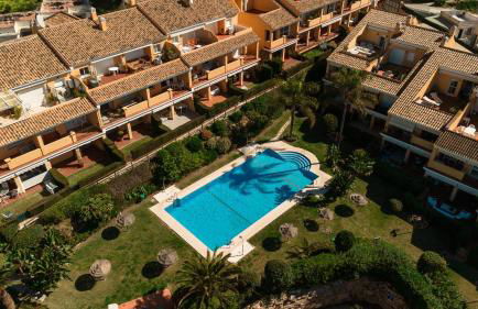 Modern beachside Penthouse with amazing sea views in Costabella, Marbella - Photo 21