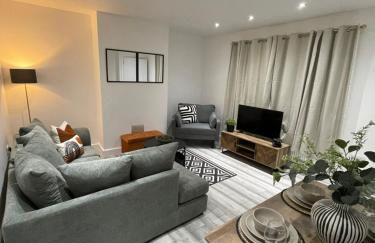 Luxury 3 Bed House - 10 min walk from Dartford Town Centre - Fully Refurbished - Photo 1