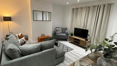 Luxury 3 Bed House - 10 min walk from Dartford Town Centre - Fully Refurbished - Foto 1