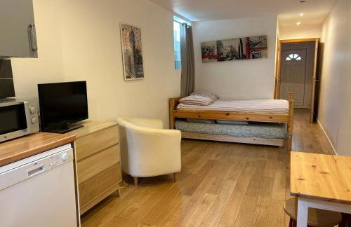 Paris Eiffel Tower et Disney apartments, parkings gratuits et sécurisés, 10 minutes métro to Paris - Foto 39