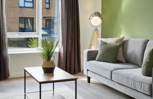 Mersey Way, Spacious 3 Bed Home, Close to Sheffield City Centre & FREE Driveway Parking - Perfect for Workers, Groups & Families - Hosted by Stay Host Save - Foto 2