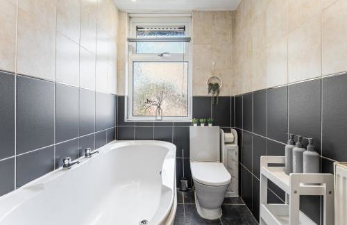 Crew Quarters - Your Ideal Stay in Bury - Photo 41