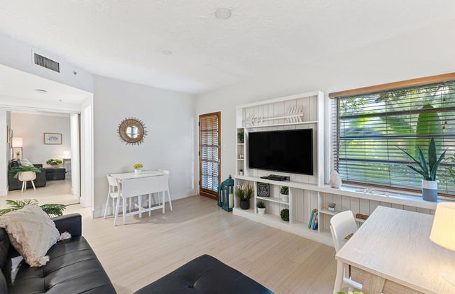 Welcoming Airbnb Walkig Distance to Las Olas Blvd - Photo 10