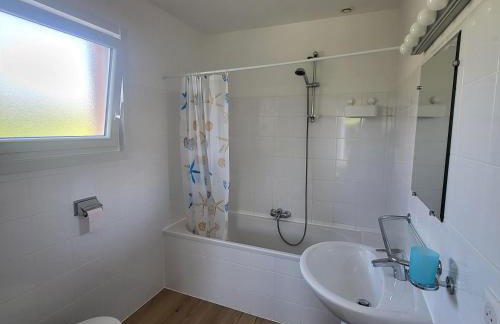 2025 Reno 2-Bed Escape w pool Min to GolfCources - Foto 19