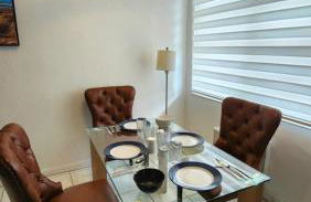 Bayfront Apartment Breathtaking Views- one bedroom w balcony- living room -Free Parking - Foto 4