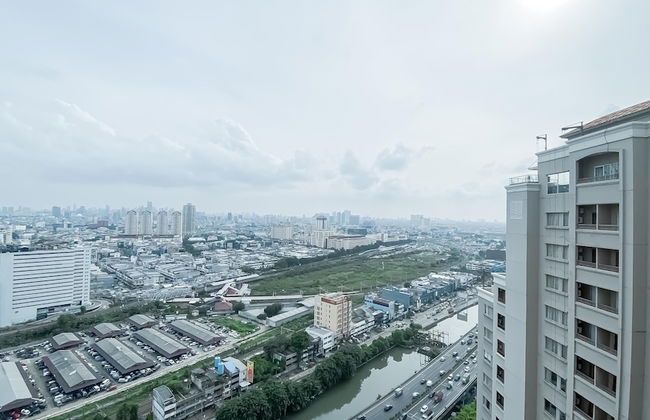 1BR Queen Bed at Ancol Marina Apartment near Dufan - Foto 26