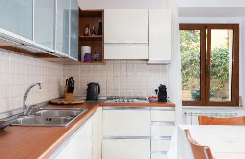 Spacious 3-Bedroom Apartment with Courtyard in Tempio Pausania - Perfect for Families - Foto 16