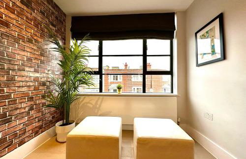 Beautiful New 2 Bedroom Apartment - Next to the Beach - Great Location - FREE Parking - Fast WiFi - Smart TV - sleeps up to 4! Close to Purbeck, Corfe Castle, Sandbanks, Poole & Bournemouth - Foto 9