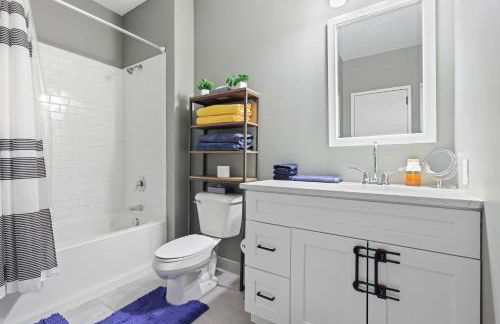 1BR • City Views • Queen + SofaBed • WiFi & 2 TVs - Photo 4