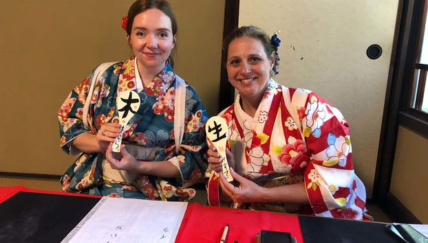 Mostrando lo aprendido en el taller de caligrafía