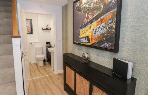 Silverstone Paddock Retreat - Photo 3