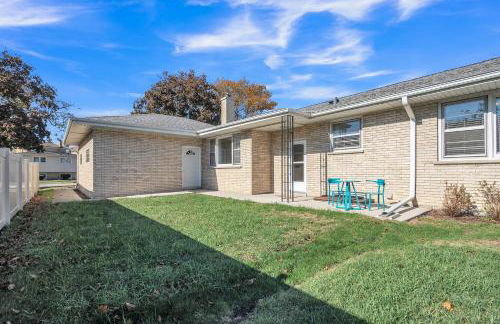 Spacious 2 bedroom home in Niles, Illinois with office, full kitchen and 2 baths - Foto 27