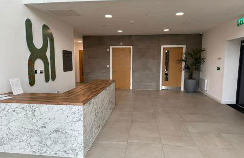 Penthouse height Flat, City View Balcony, Quiet, Free Wifi, Gym & More Minimalistic Home - Foto 27