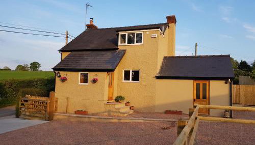 yew tree cottage - Photo 1