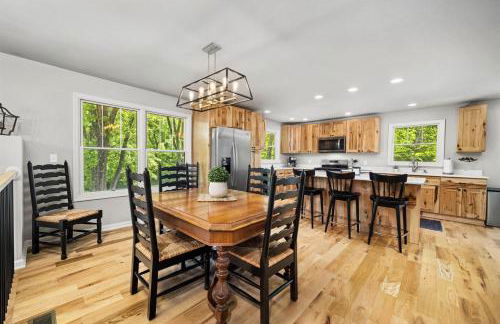 Family-Friendly 3BR Home w Bunk Room & Yard - Photo 3