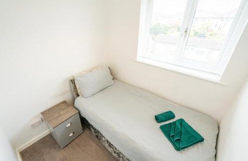 Stylish & Comfortable 3BR Spacious Home with Parking - Foto 14